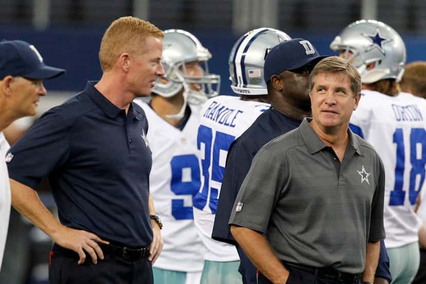 Dallas Cowboys head coach Jason Garrett and offensive coordinator Bill Callahan talk prior...
