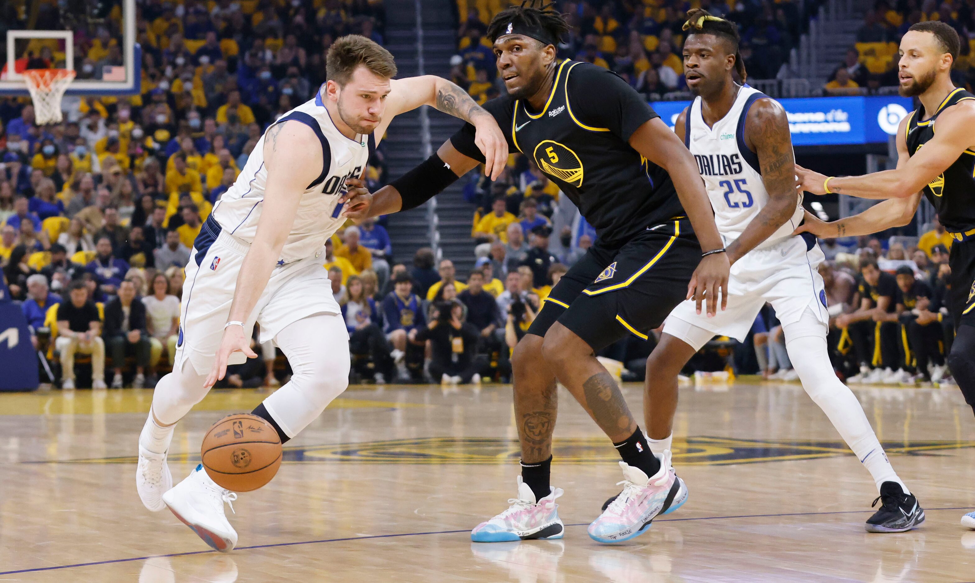 Dallas Mavericks guard Luka Doncic (77) drives toward the basket as Golden State Warriors...