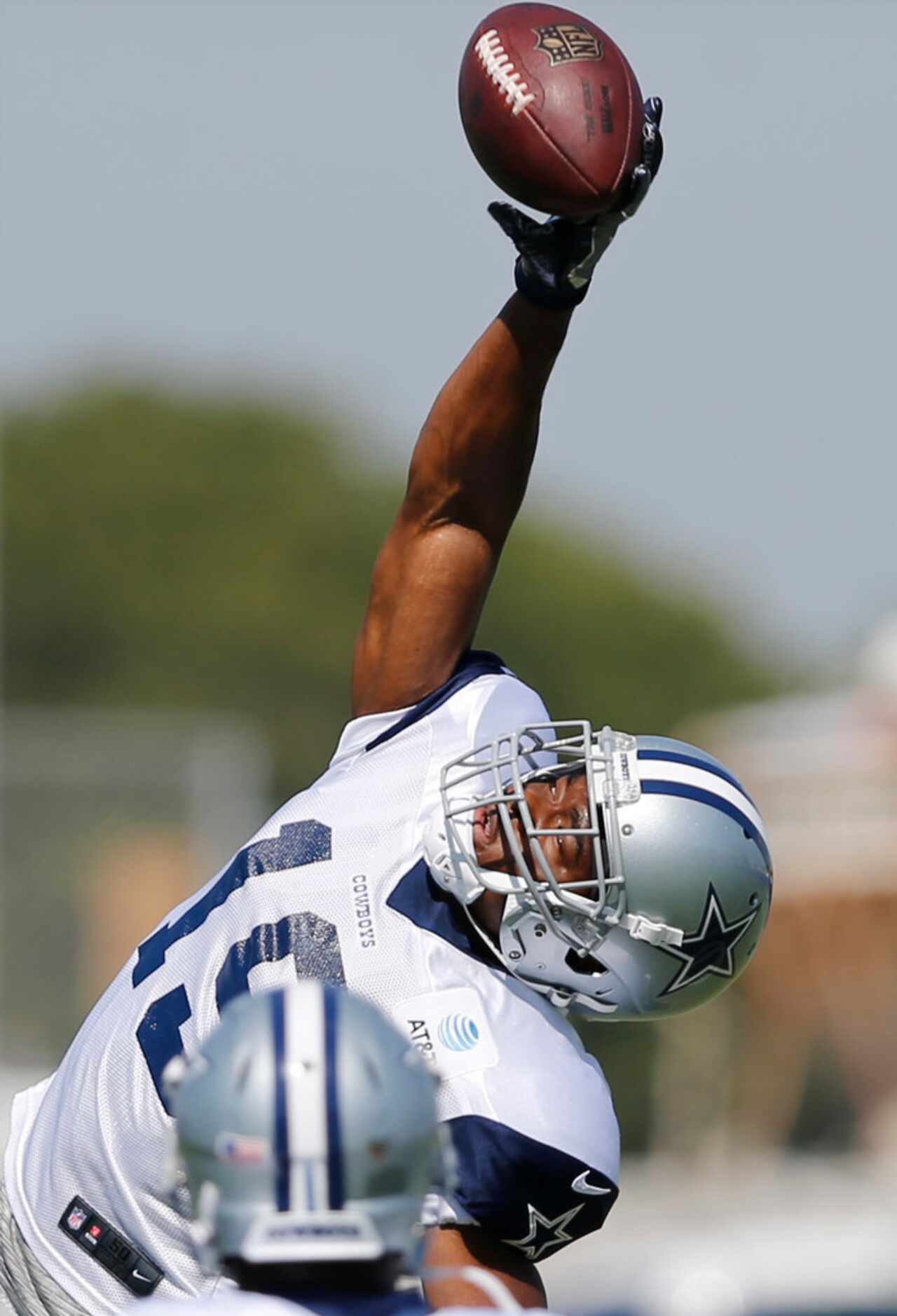 Dallas Cowboys wide receiver Amari Cooper (19) makes a one handed catch during practice at...