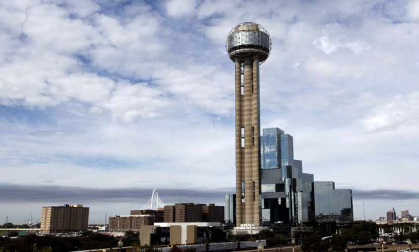 A thin layer of smoke drifted through  Dallas on Thursday after a gas pipeline explosion in...