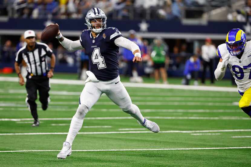 Dallas Cowboys quarterback Dak Prescott (4) throws a touchdown pass to wide receiver CeeDee...