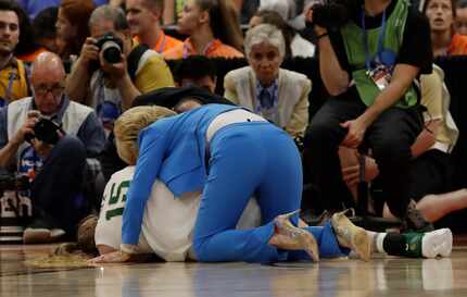 Baylor head coach Kim Mulkey hovers over Baylor forward Lauren Cox (15), after she was...