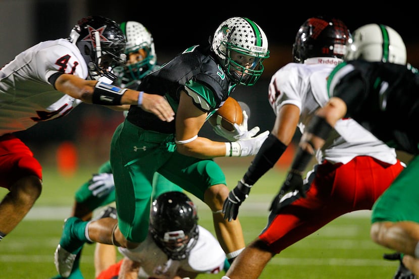 Southlake Carroll's Derek McLemore (5) carries the ball in the first quarter against the...