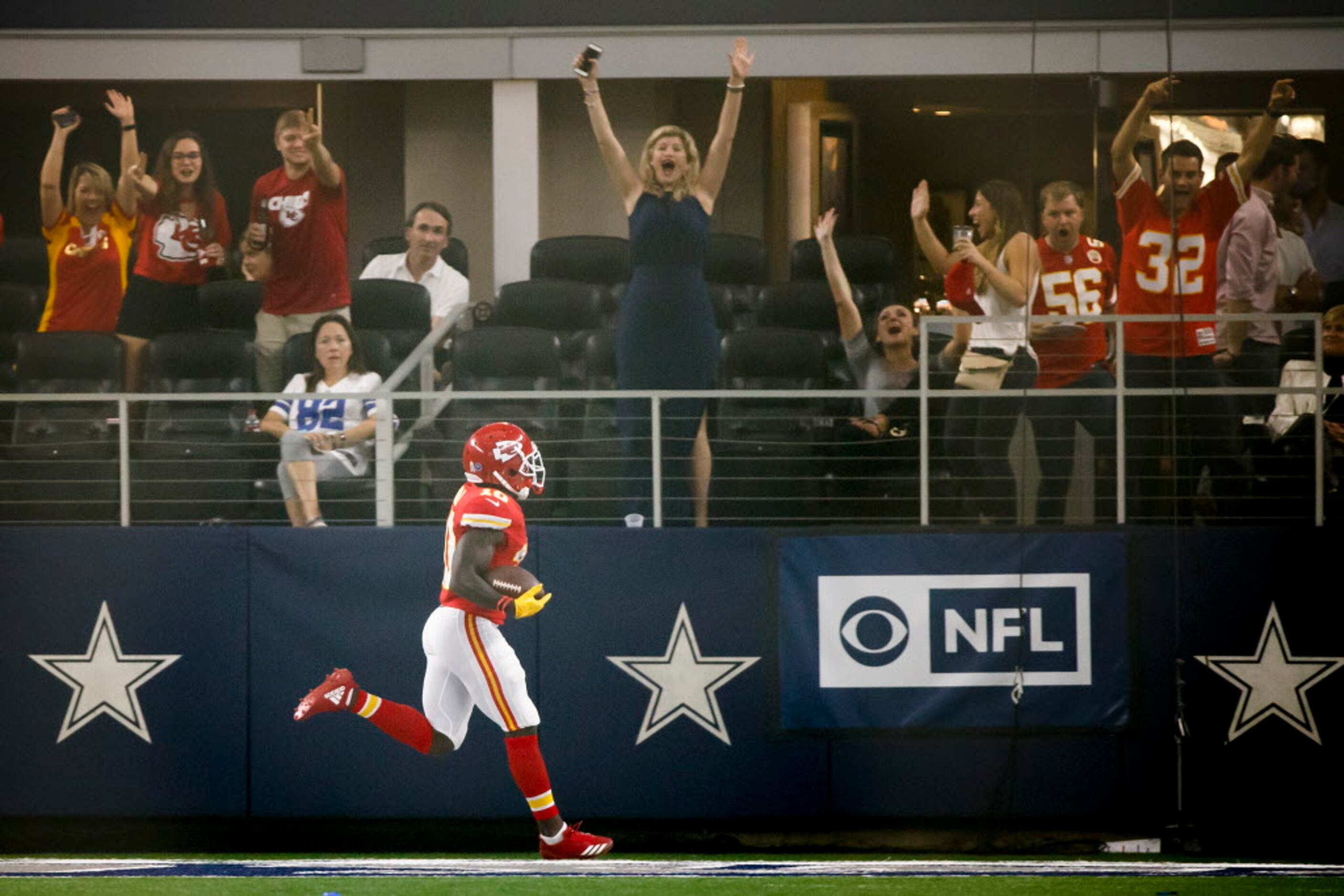 Tyreek Hill scored on a Hail Mary play that actually wasn't a Hail Mary at  all 