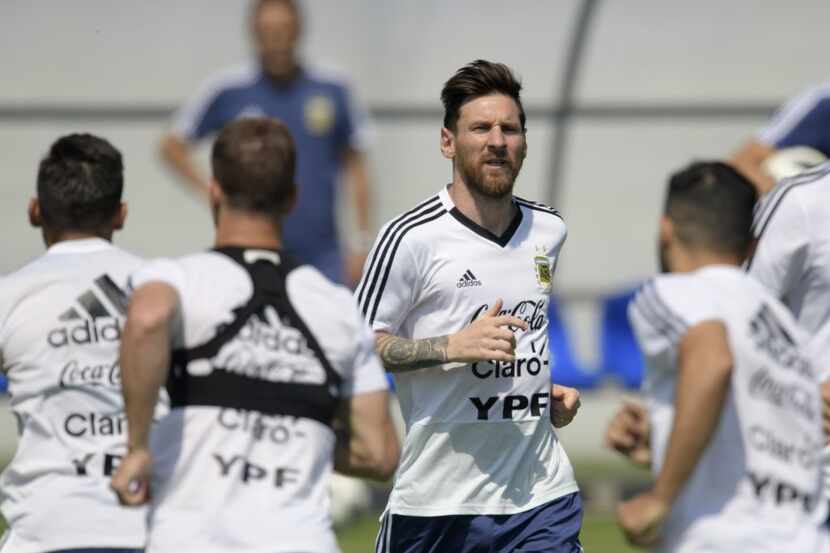 Lionel Messi y Argentina necesitan un milagro para meterse a octavos de final del Mundial de...