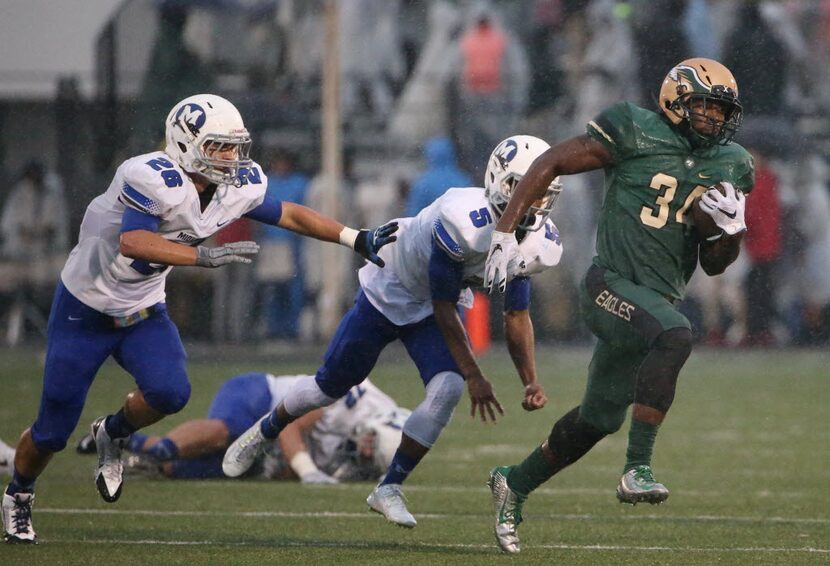 DeSoto running back Kelan Walker (34) rushes the ball in the first quarter during a high...