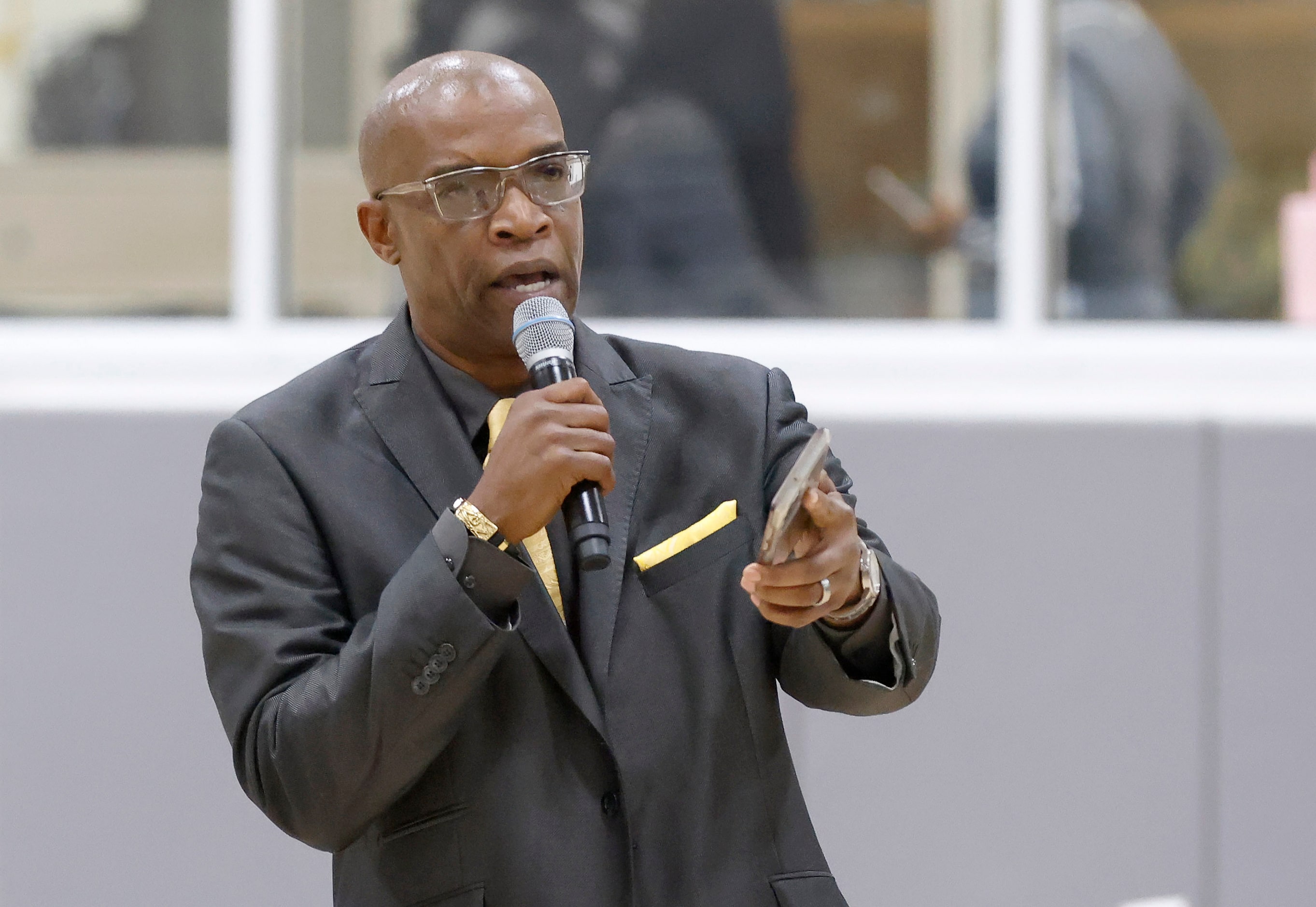 South Oak Cliff Athletic Coordinator James Mays speaks during the national letter of intent...