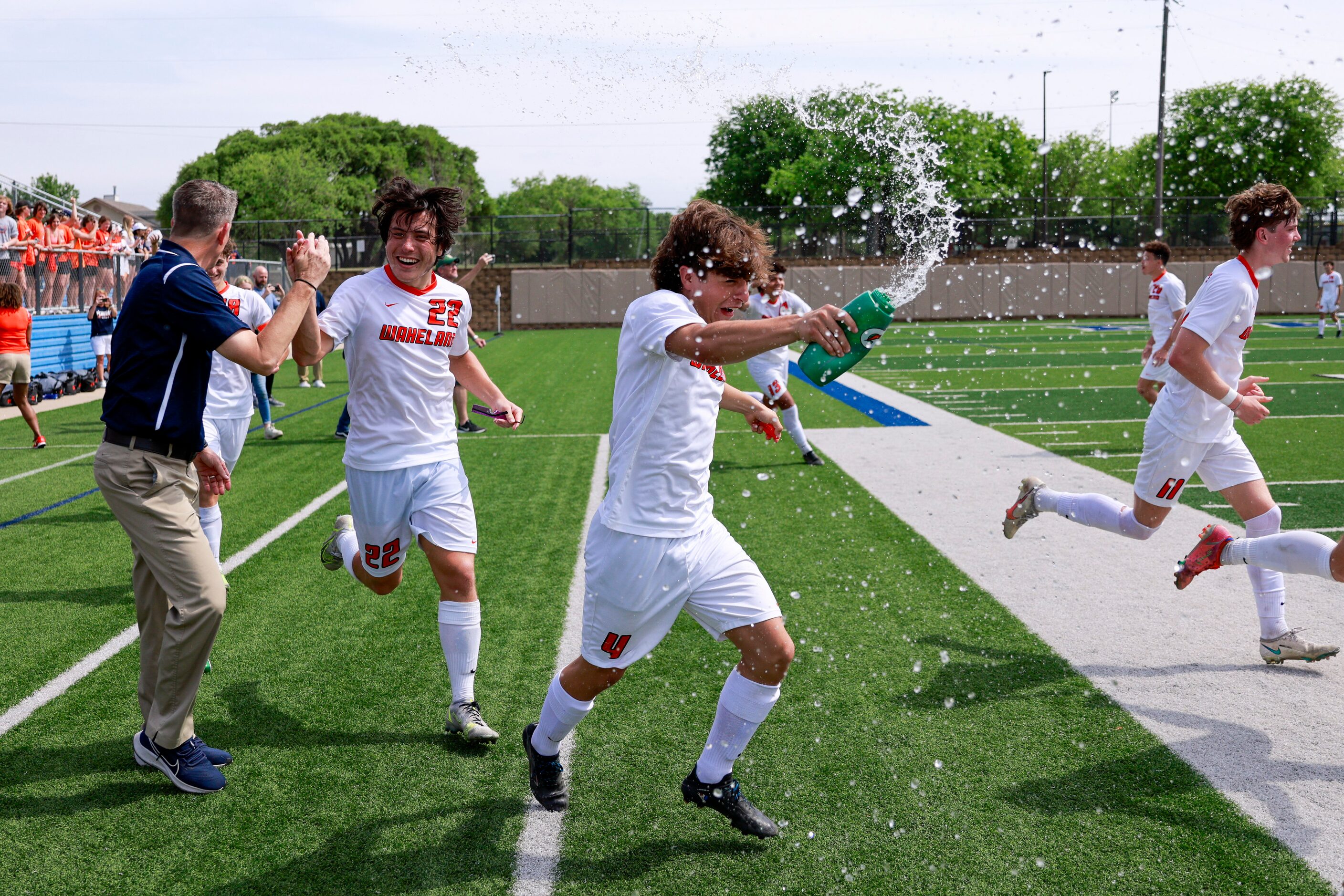 Frisco Wakeland midfielder Santiago Carrasco (4) sprays water as Frisco Wakeland head coach...