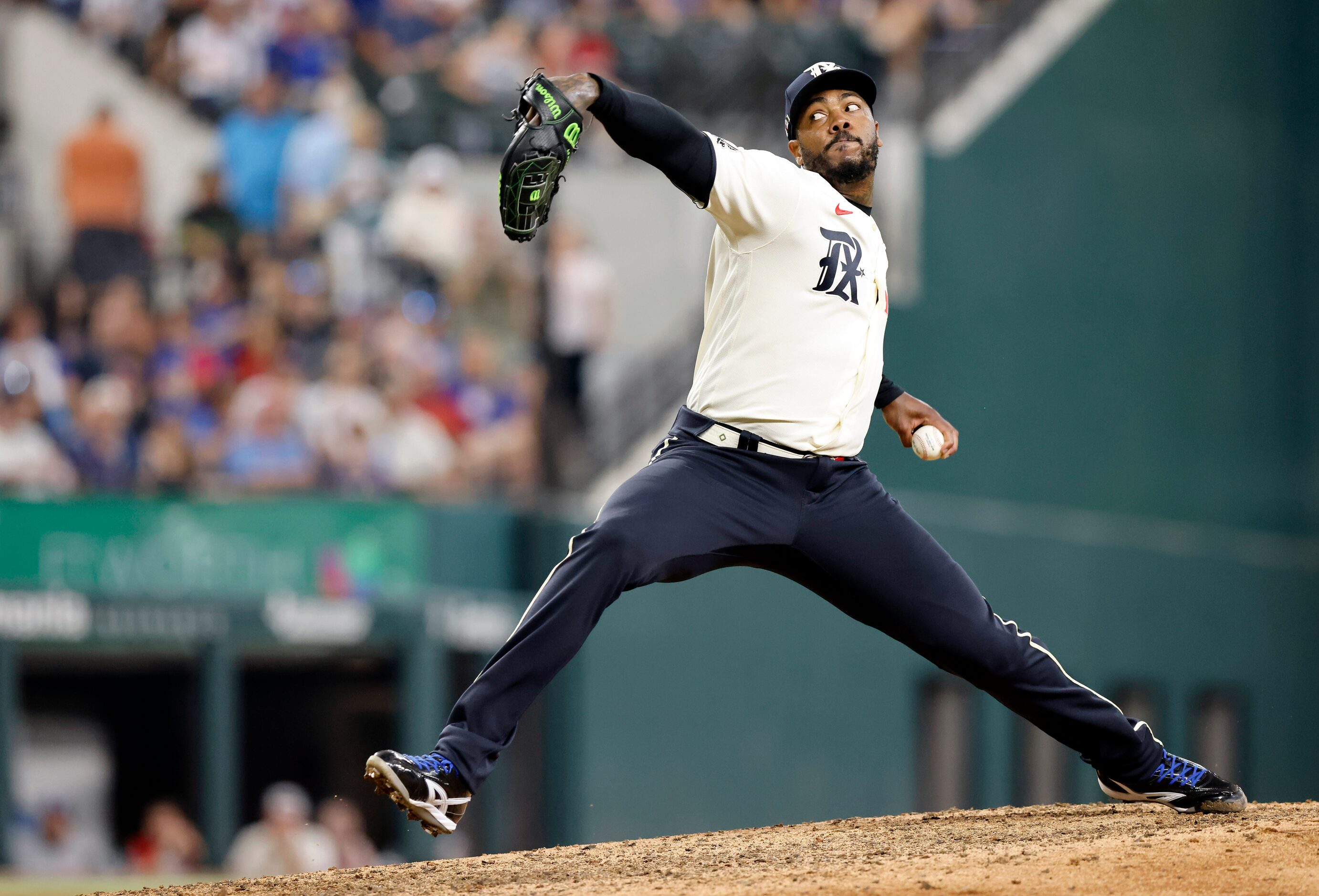 Texas Rangers relief pitcher Aroldis Chapman (45) throws in the ninth inning against the...