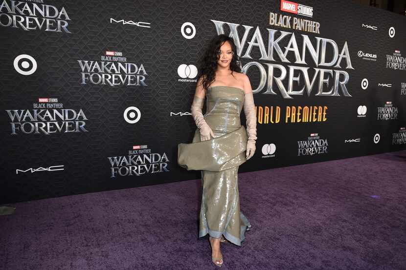 Rihanna llega al estreno mundial de "Black Panther: Wakanda Forever" el miércoles 26 de...