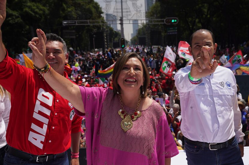 From left, Alejando Moreno president of the Institutional Revolution Party, PRI, opposition...