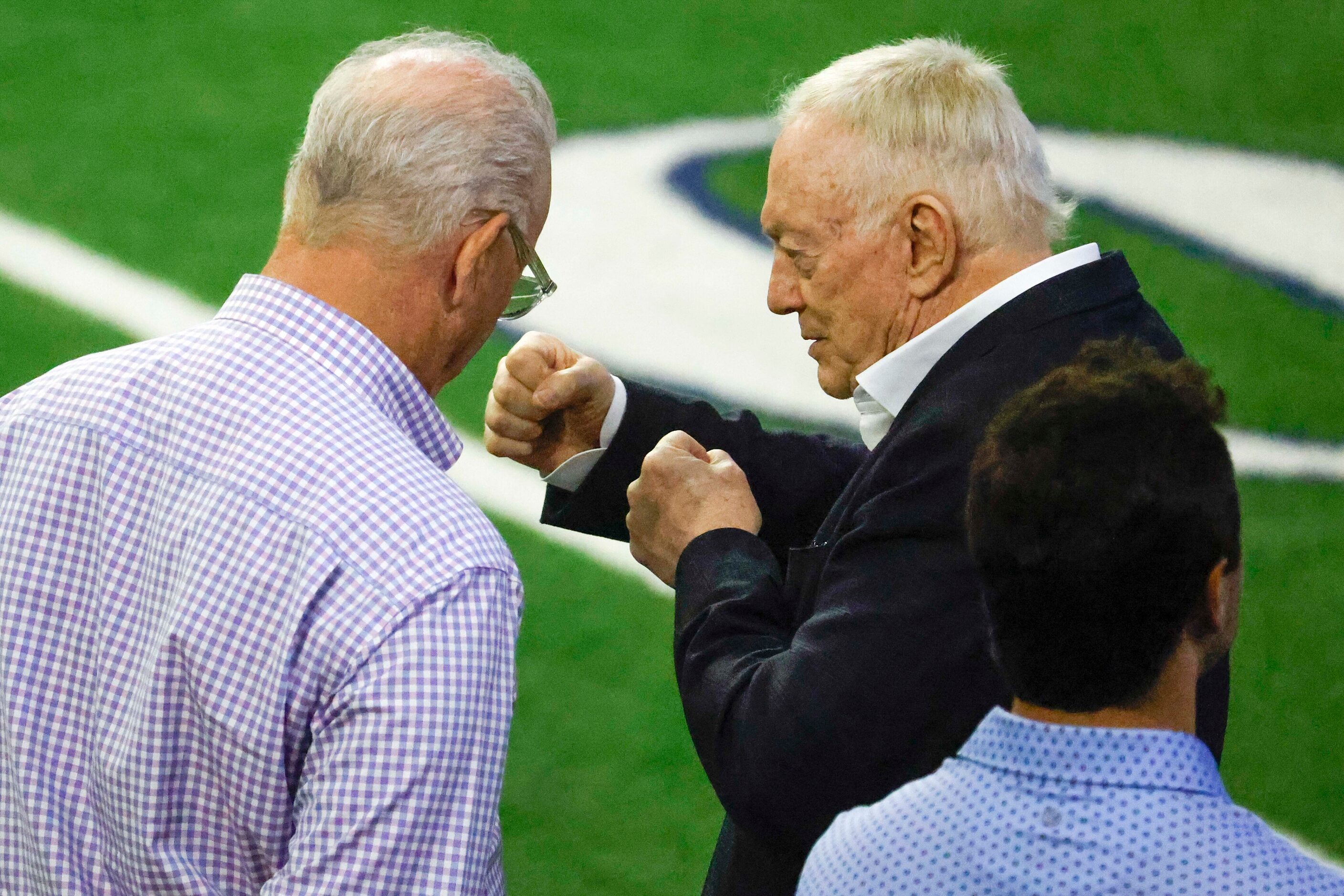 Dallas Cowboys Executive vice president & CEO Stephen Jones (left) talks to owner Jerry...