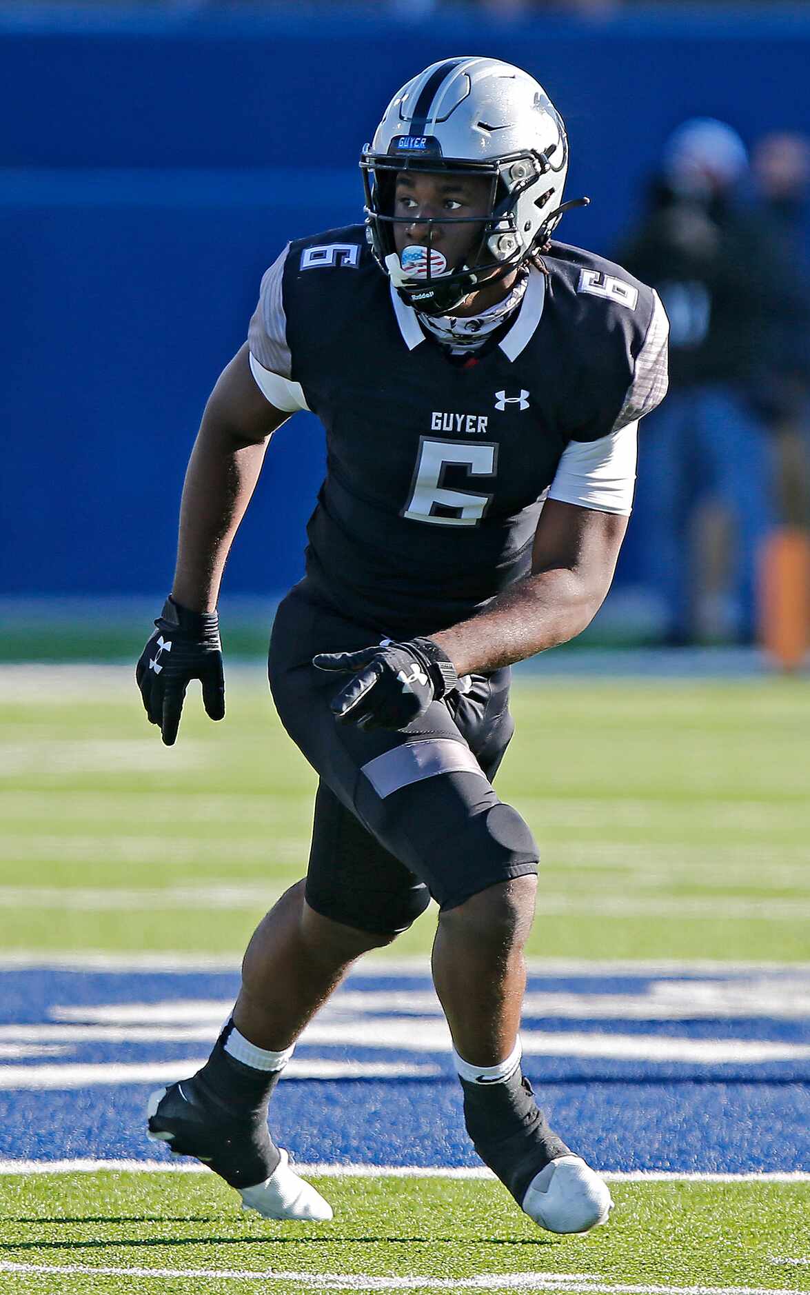 Denton Guyer High School linebacker Jordan Eubanks (6) reads a play during the second half...