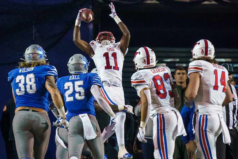 SMU wide receiver Rashee Rice (11) catches a pass for 2-point conversion during the second...