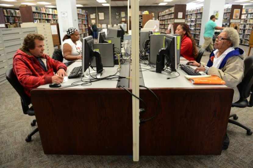 La Biblioteca Pública de Mesquite ofrece un programa para ayudar a las personas que buscan...