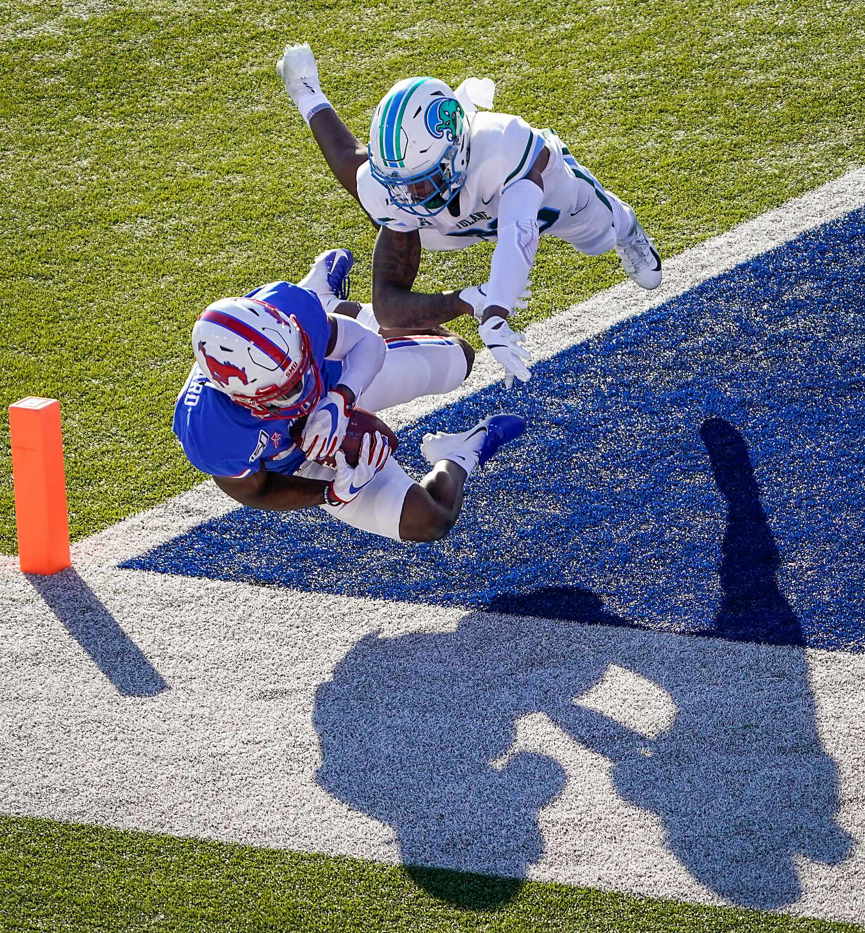 SMU wide receiver Myron Gailliard (22) hauls in a 30-yard touchdown pass as Tulane...