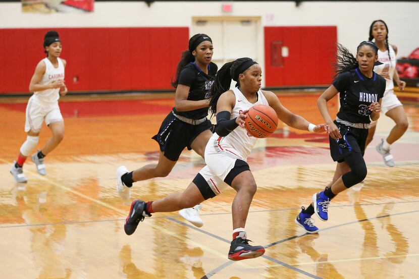 Irving MacArthur's Sarah Andrews drives to the basket during a game against Hebron last...
