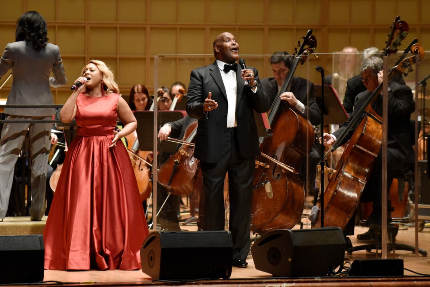 Singer DeShonda Rideout and Marvin Winans sing with the Dallas Symphony Orchestra during a...