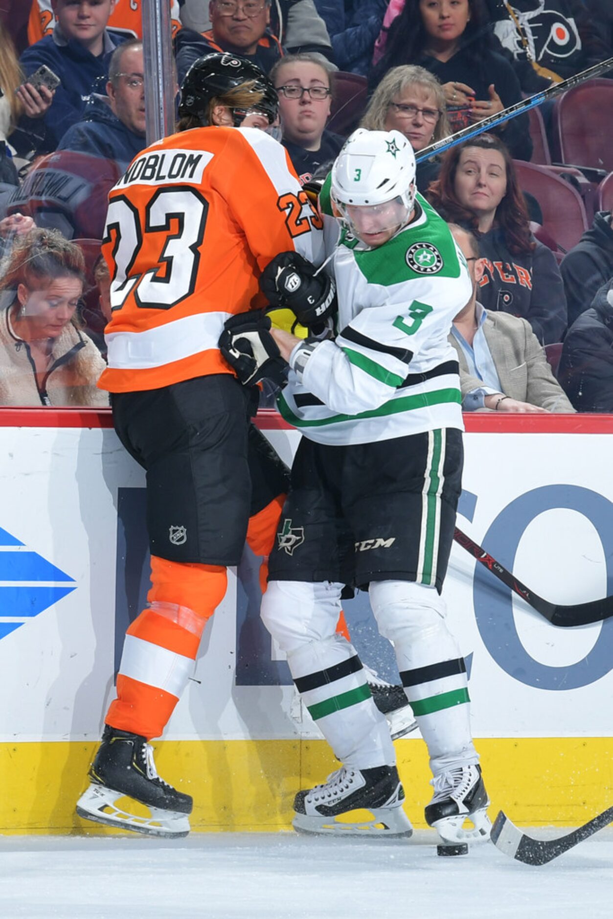 PHILADELPHIA, PENNSYLVANIA - JANUARY 10: Oskar Lindblom #23 of the Philadelphia Flyers...