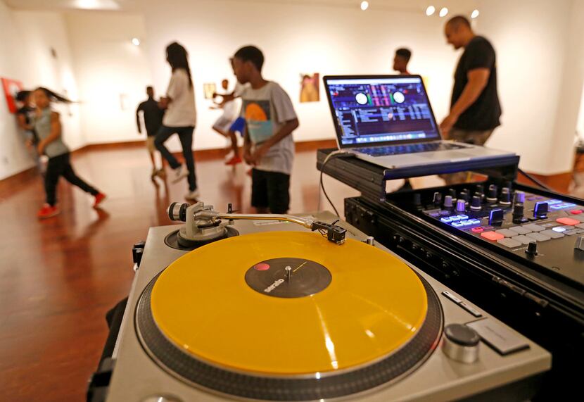 At this cool summer camp, students at South Dallas Cultural Center learn hip-hop moves.