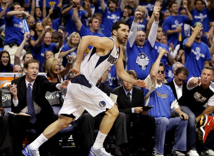 Dallas Mavericks small forward Peja Stojakovic (16) heads up the court against the Miami...