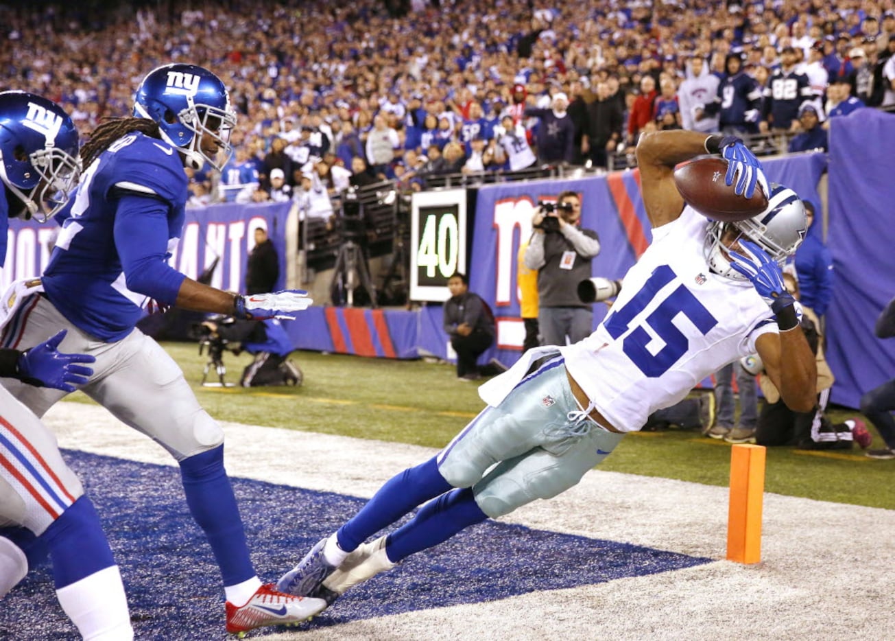 Dallas Cowboys wide receiver Devin Street (15) catches a pass from quarterback Matt Cassel...
