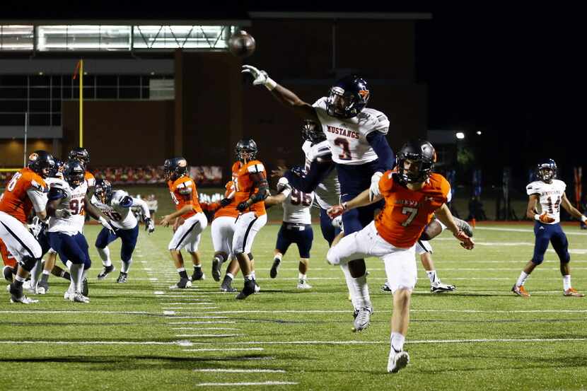 Sachse defensive back Jared Mayden (3) breaks up the pass intended for Rockwall wide...