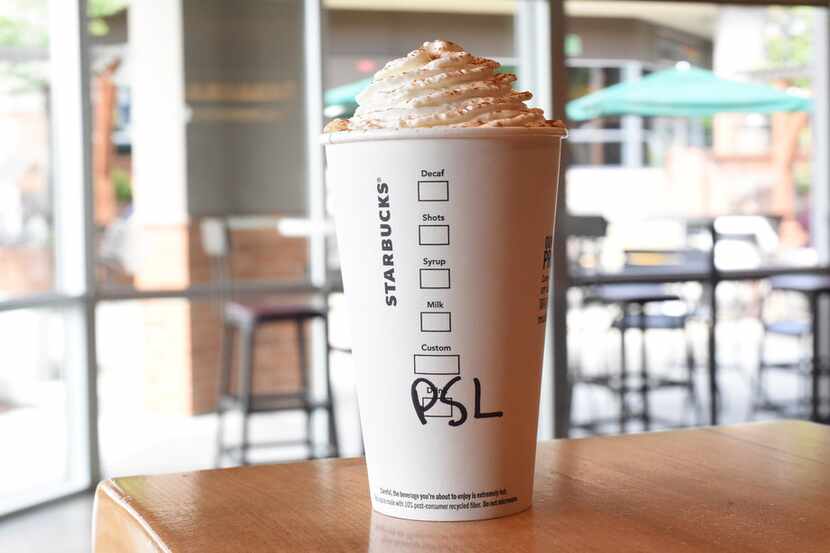 Pumpkin Spice Latte es una infusión muy pedida durante el otoño en Starbucks.