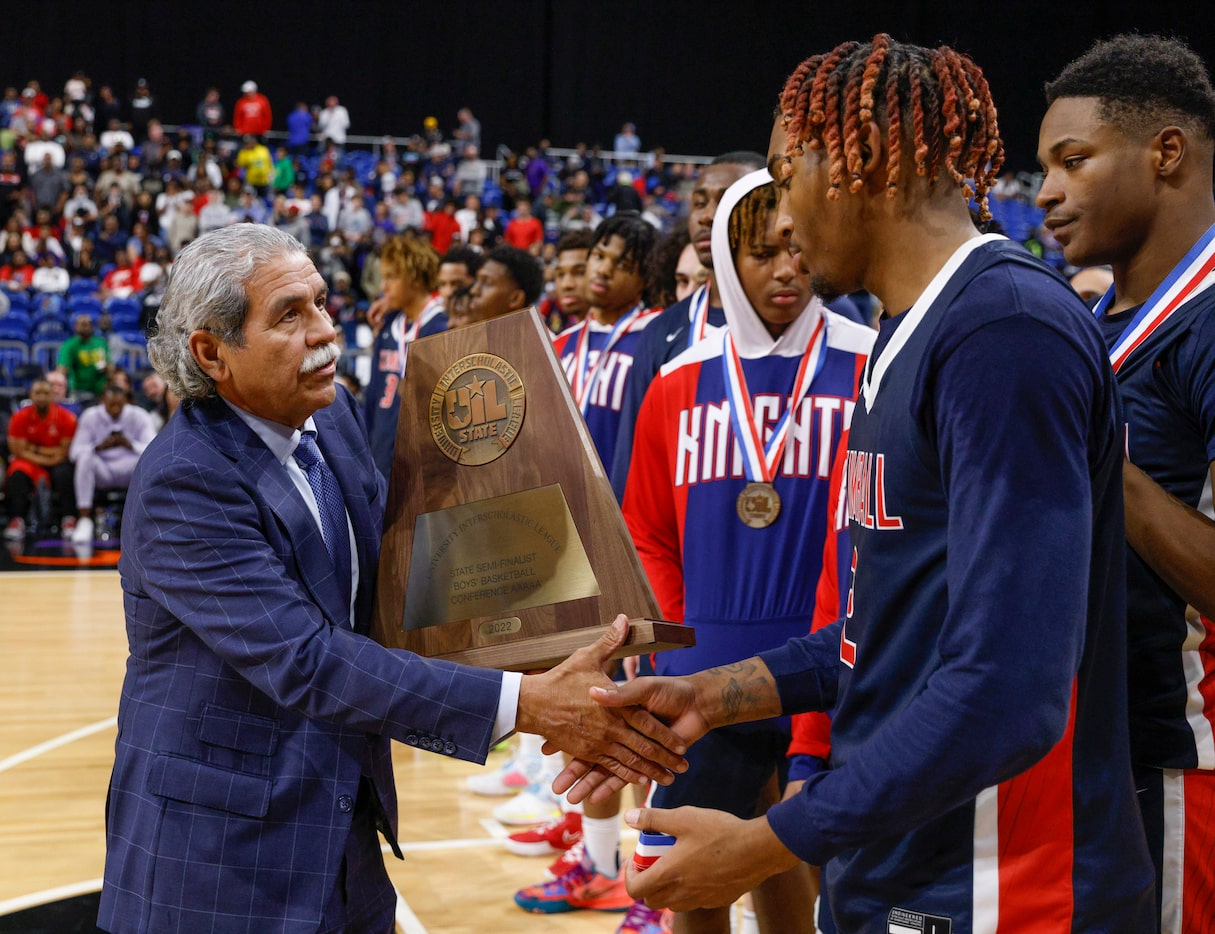 Dallas ISD superintendent Michael Hinojosa presents the state finalist trophy to Kimball...