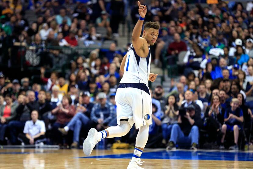 Dallas Mavericks guard Justin Anderson (1) reacts after scoring against the Los Angeles...