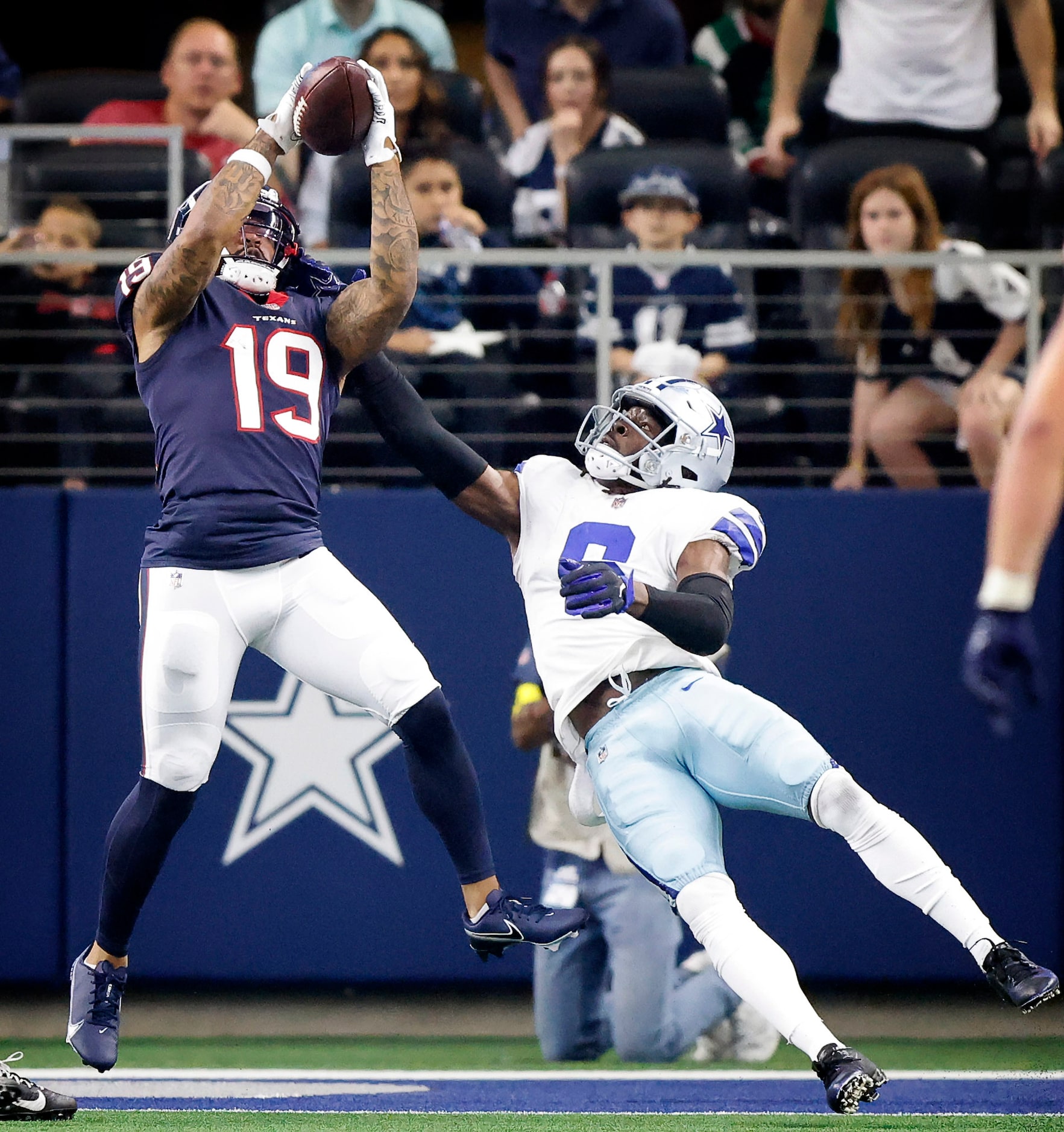 Houston Texans wide receiver Amari Rodgers (19) catches a touchdown pass in the end zone...