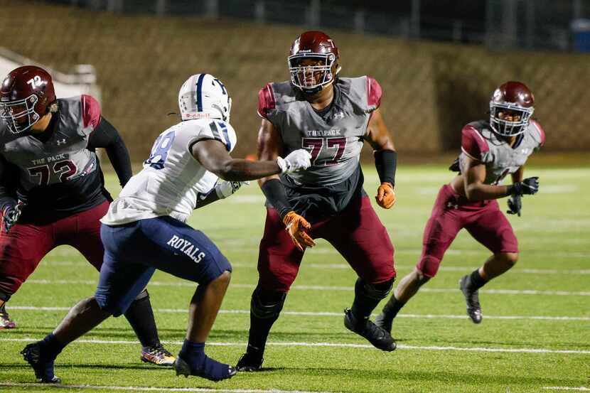 Mansfield Timberview offensive lineman Andre Cojoe (77) drops back to block against Richland...
