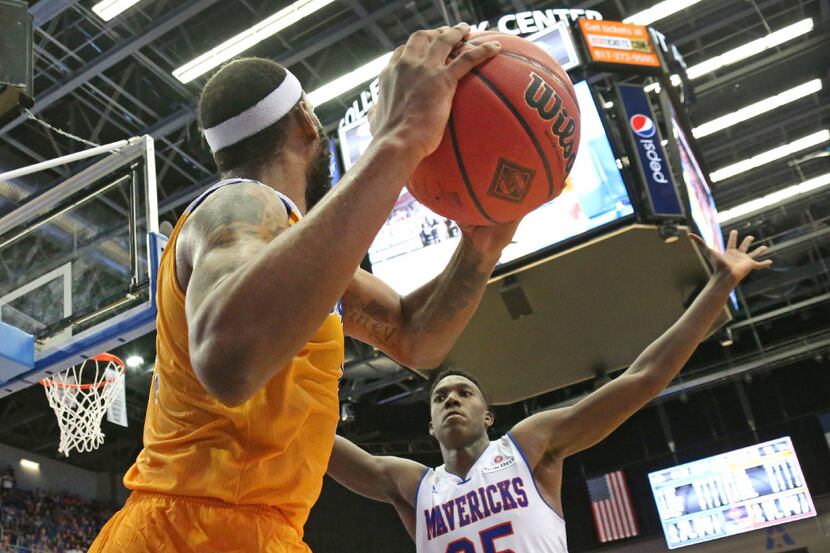 Cal State Bakersfield Roadrunners guard Shon Briggs (13) struggles to inbound the ball as...