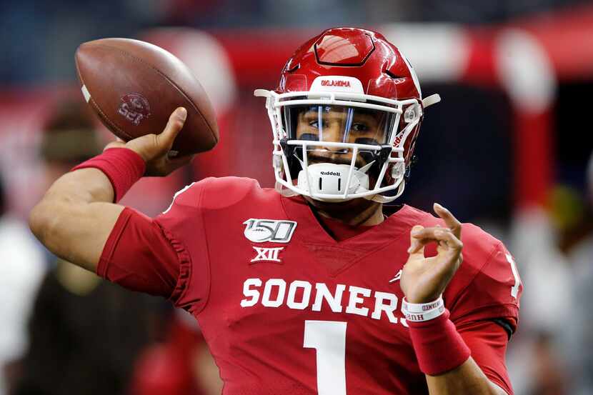 Oklahoma Sooners quarterback Jalen Hurts (1)  warms up his arm before facing the Baylor...