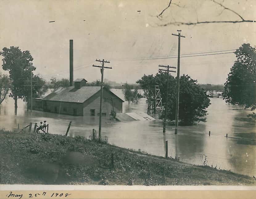 Photo from the collection of the family of Ernest Myers. Trinity River flooding in May 25, 1908