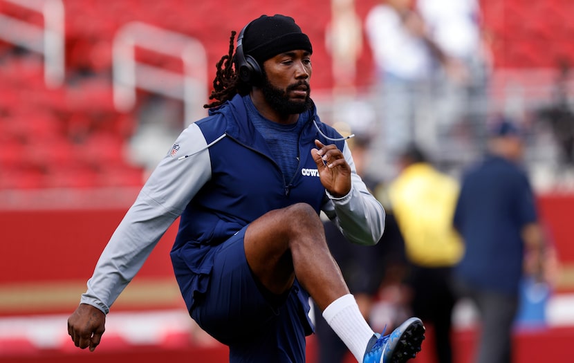 Dallas Cowboys running back Dalvin Cook warms up before facing the San Francisco 49ers at...