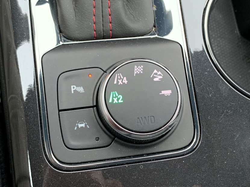 The driving mode selector knob on the console.