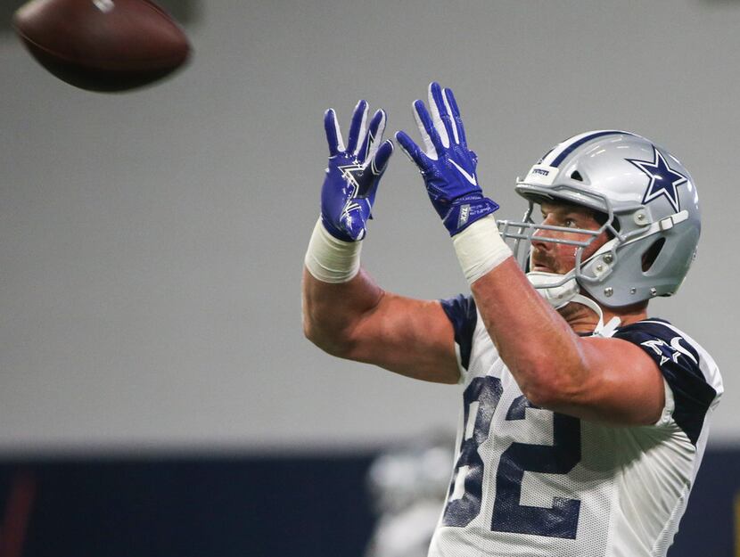 Dallas Cowboys tight end Jason Witten (82) participates in a drill during a Cowboys minicamp...