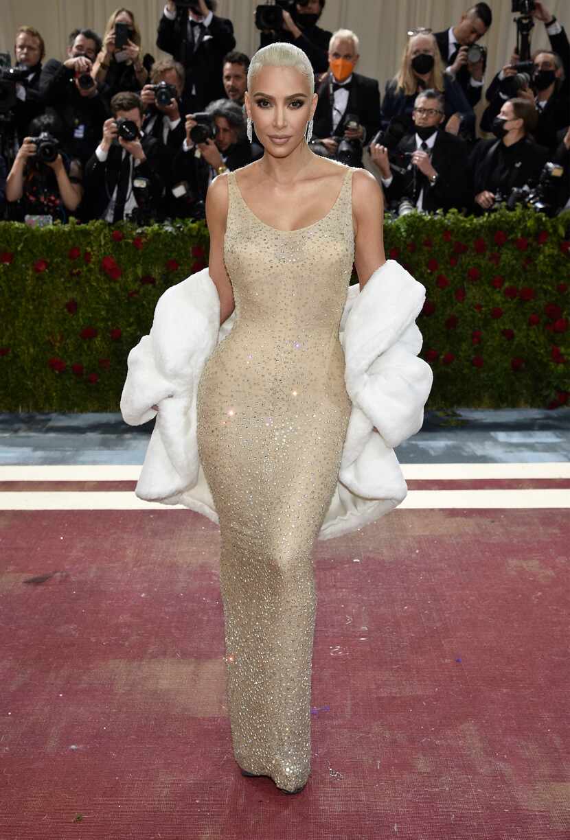 Kim Kardashian en la gala del Instituto del Vestido del Museo Metropolitano de Arte para...