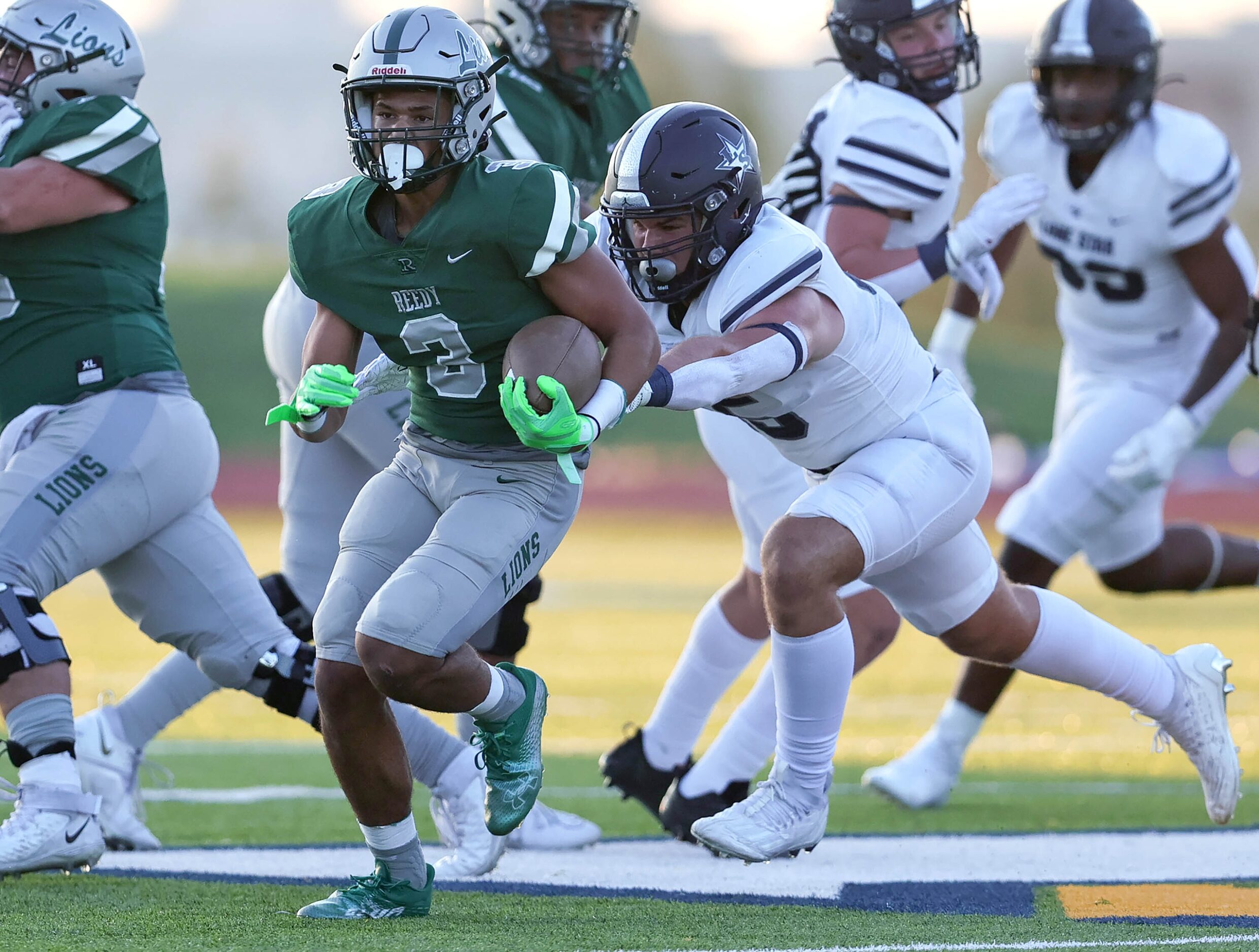 Frisco Reedy running back Dennis Moody (3) gets past Frisco Lone Star linebacker Massimo...