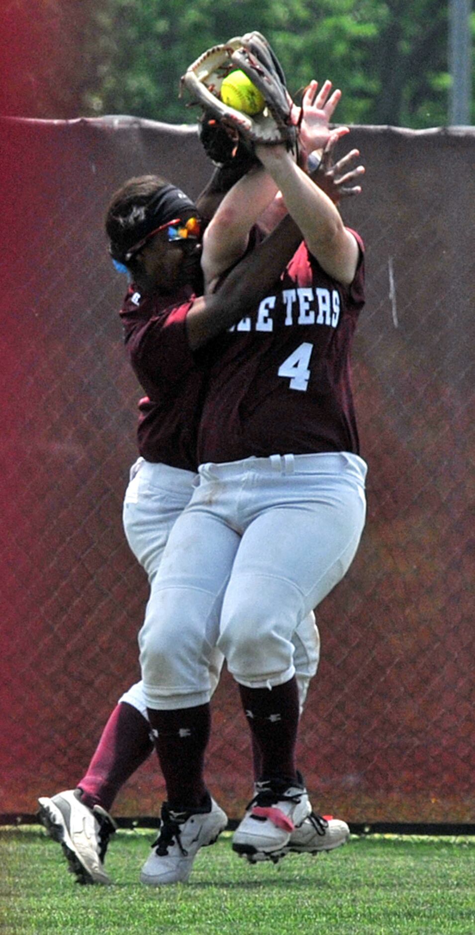 Mesquite's Kailey Anderson  (2) and Sara McGuire (4) collide in the outfield during a...