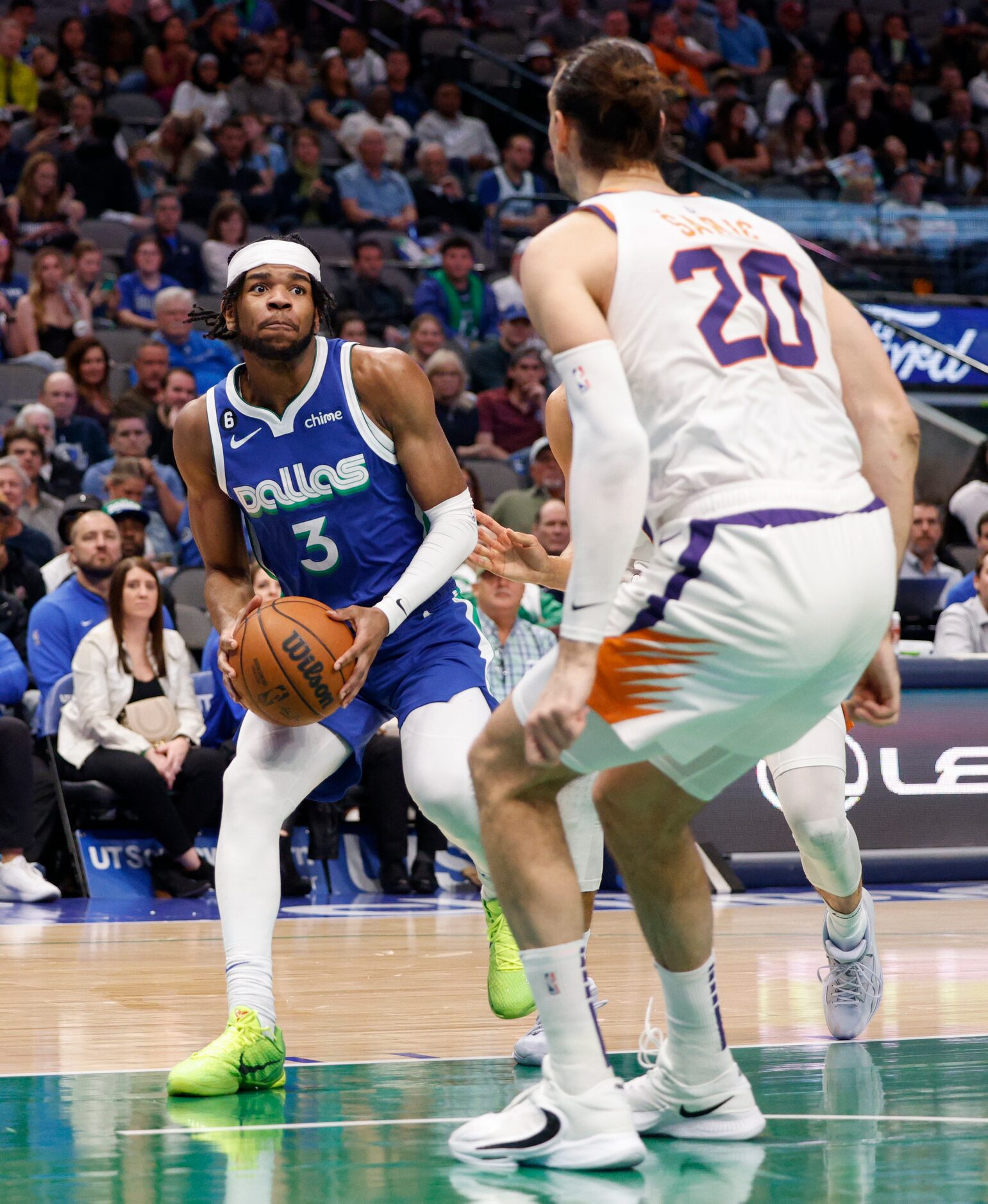 Dallas Mavericks guard Jaden Hardy (3) drives to the rim against Phoenix Suns forward Dario...