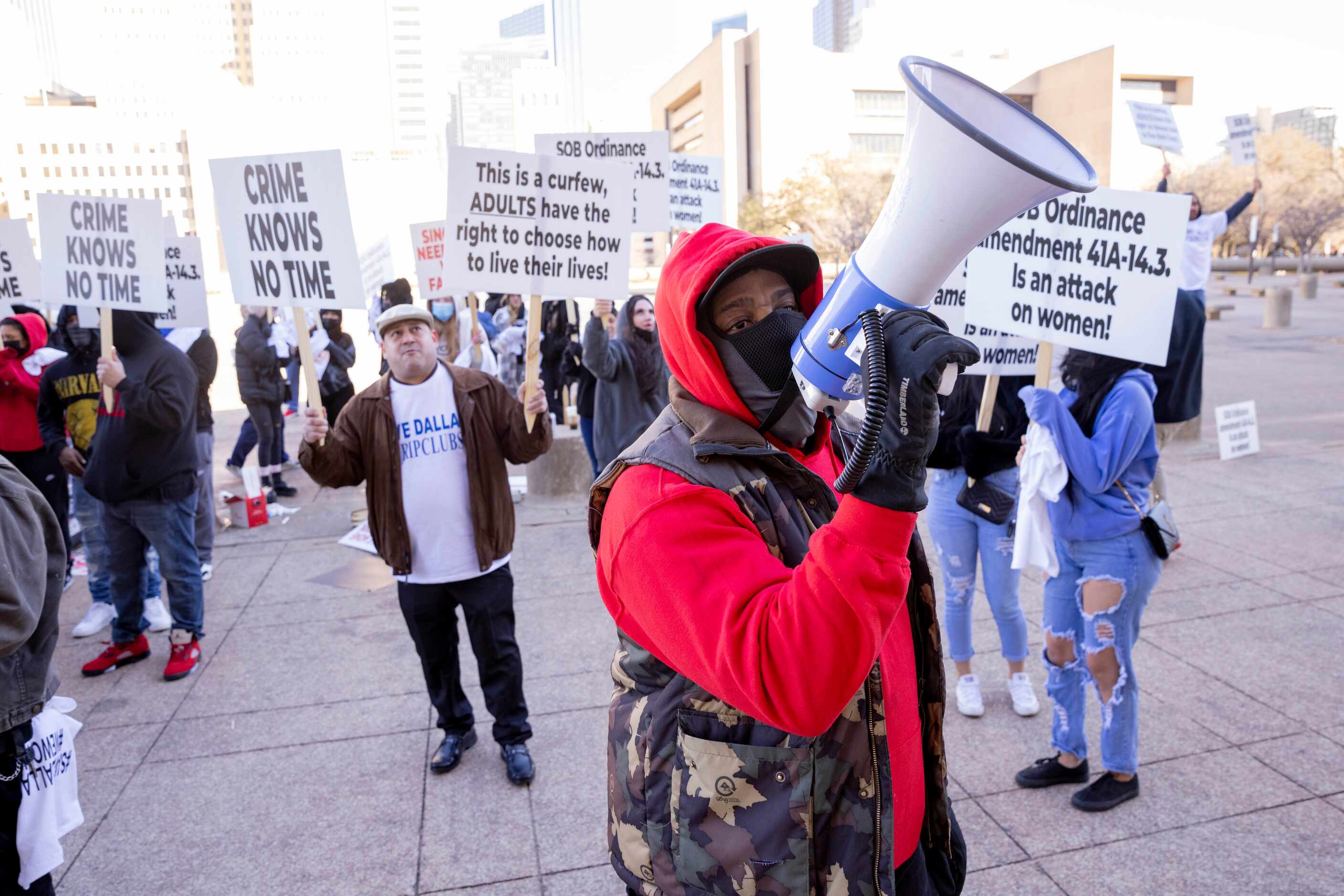 Dallas strip clubs, sex-based businesses now have to close between 2 a.m.  and 6 a.m.