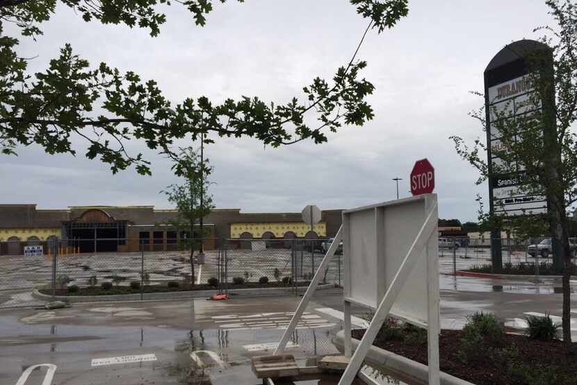  Partially finished Wal-Mart at Coit and Arapaho Roads in Far North Dallas. (DMN Staff Photo...