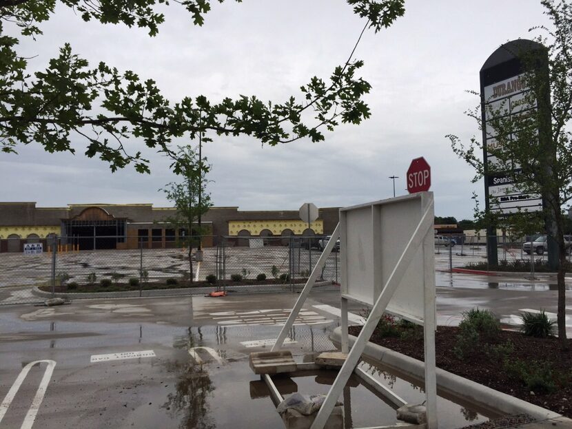  Partially finished Wal-Mart at Coit and Arapaho Roads in Far North Dallas. (DMN Staff Photo...