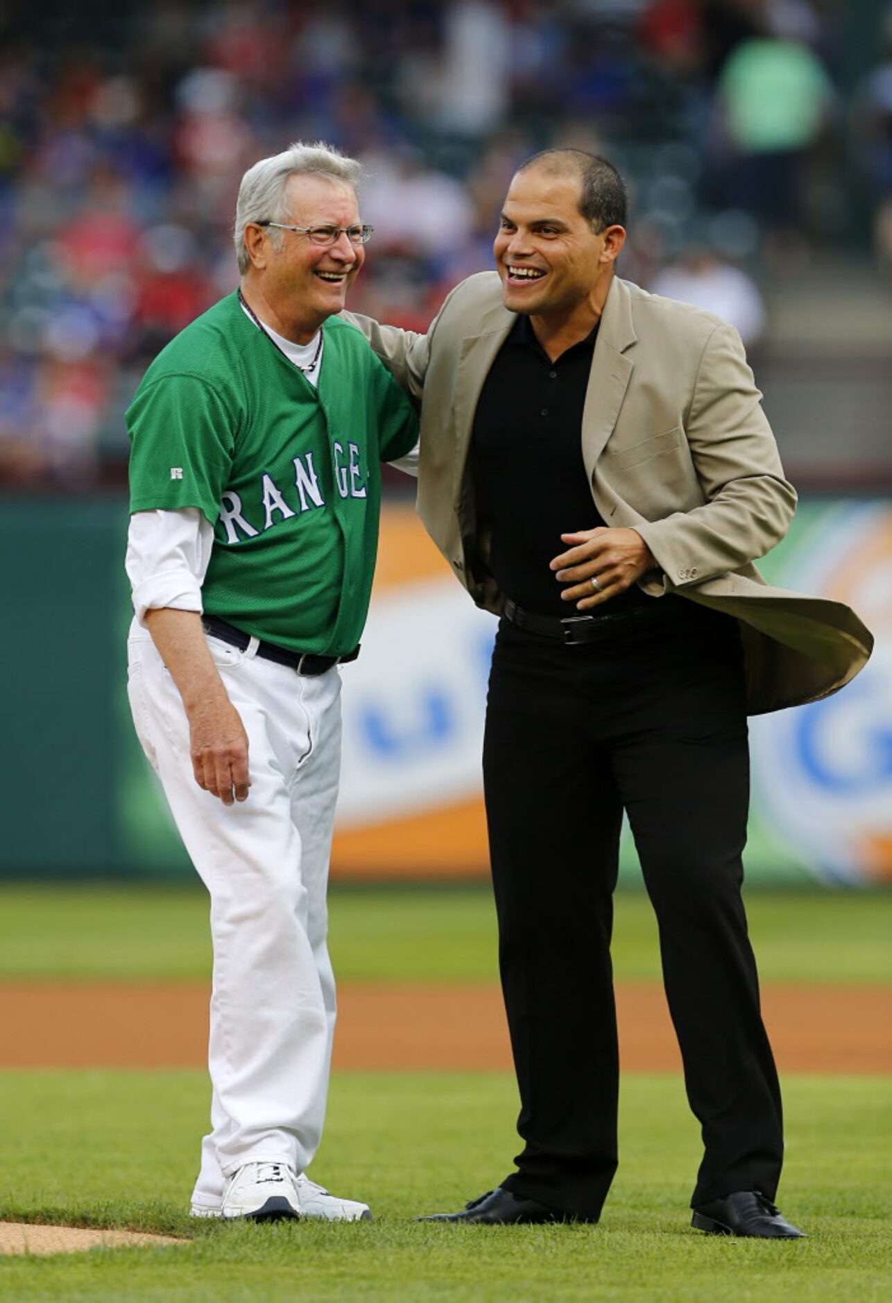 Former Arlington Mayor Richard Greene shares a laugh with former Texas Rangers catcher Pudge...