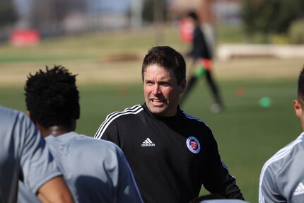 El entrenador del North Texas SC es Eric Quill.