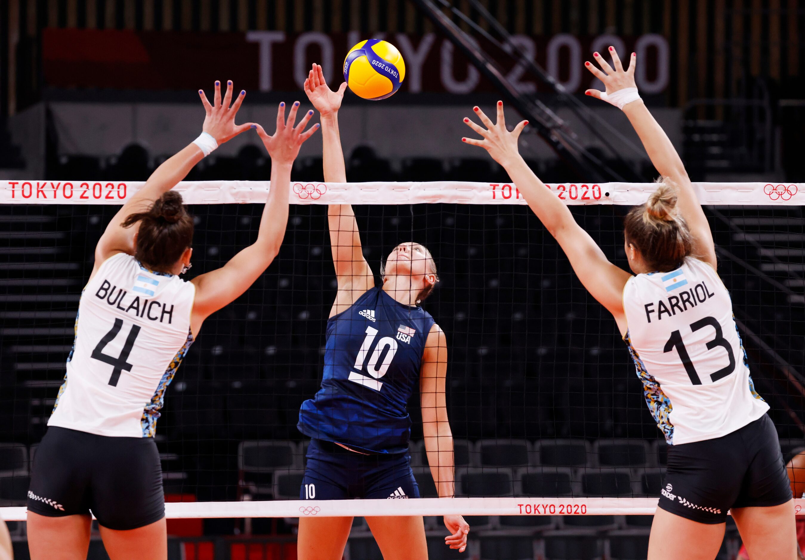 USA’s Jordan Larson (10) hits a ball in between Argentina’s Simian Daniela Bulaich (4) and...