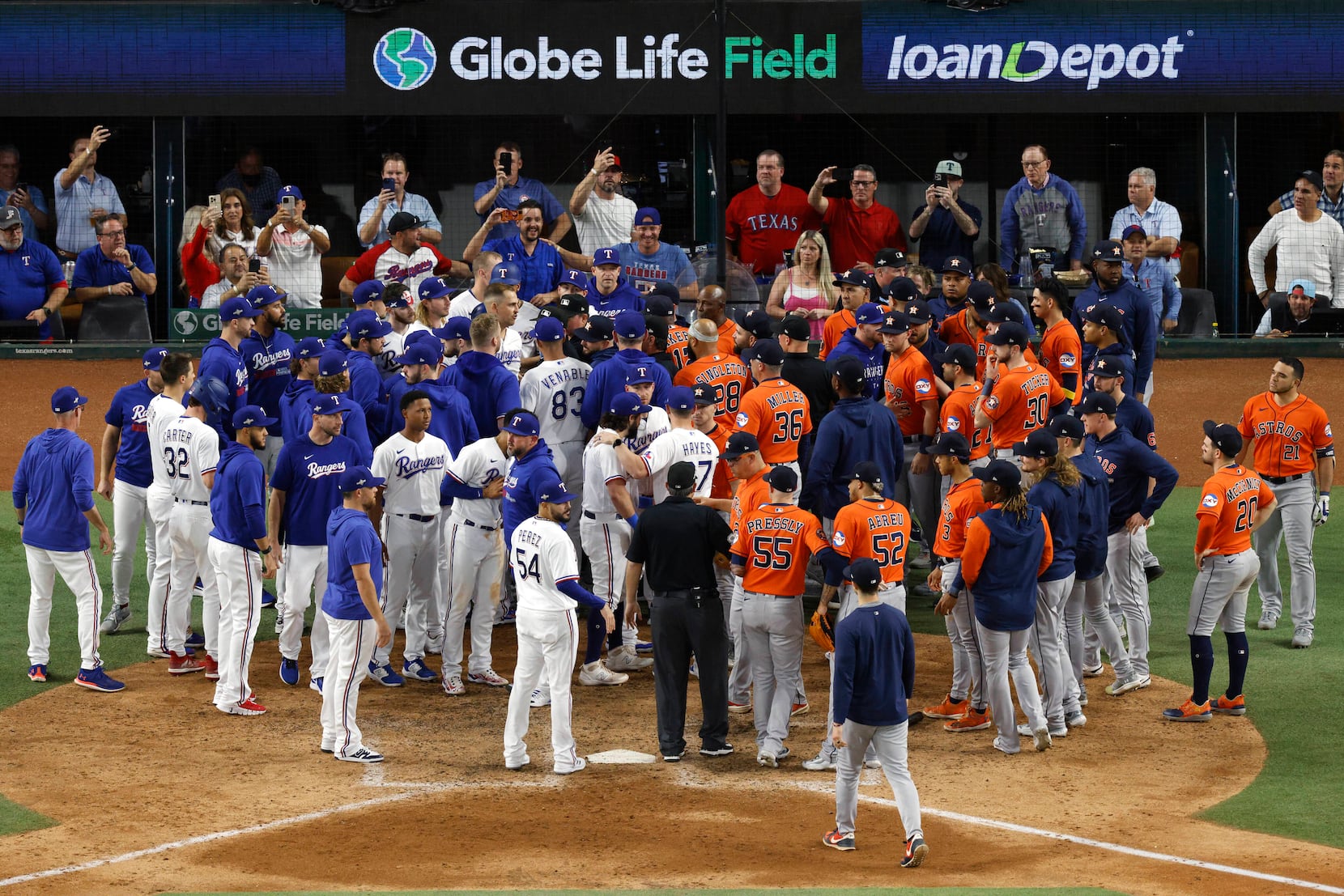 Photos: Rangers fall to Astros in Game 3 of ALCS