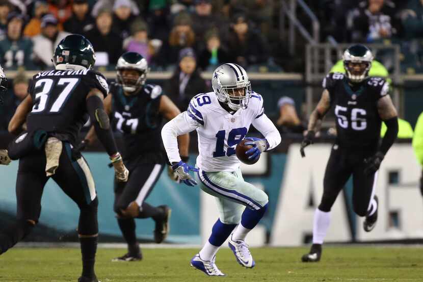 Dallas Cowboys wide receiver Amari Cooper (19) moves the ball against the Philadelphia...